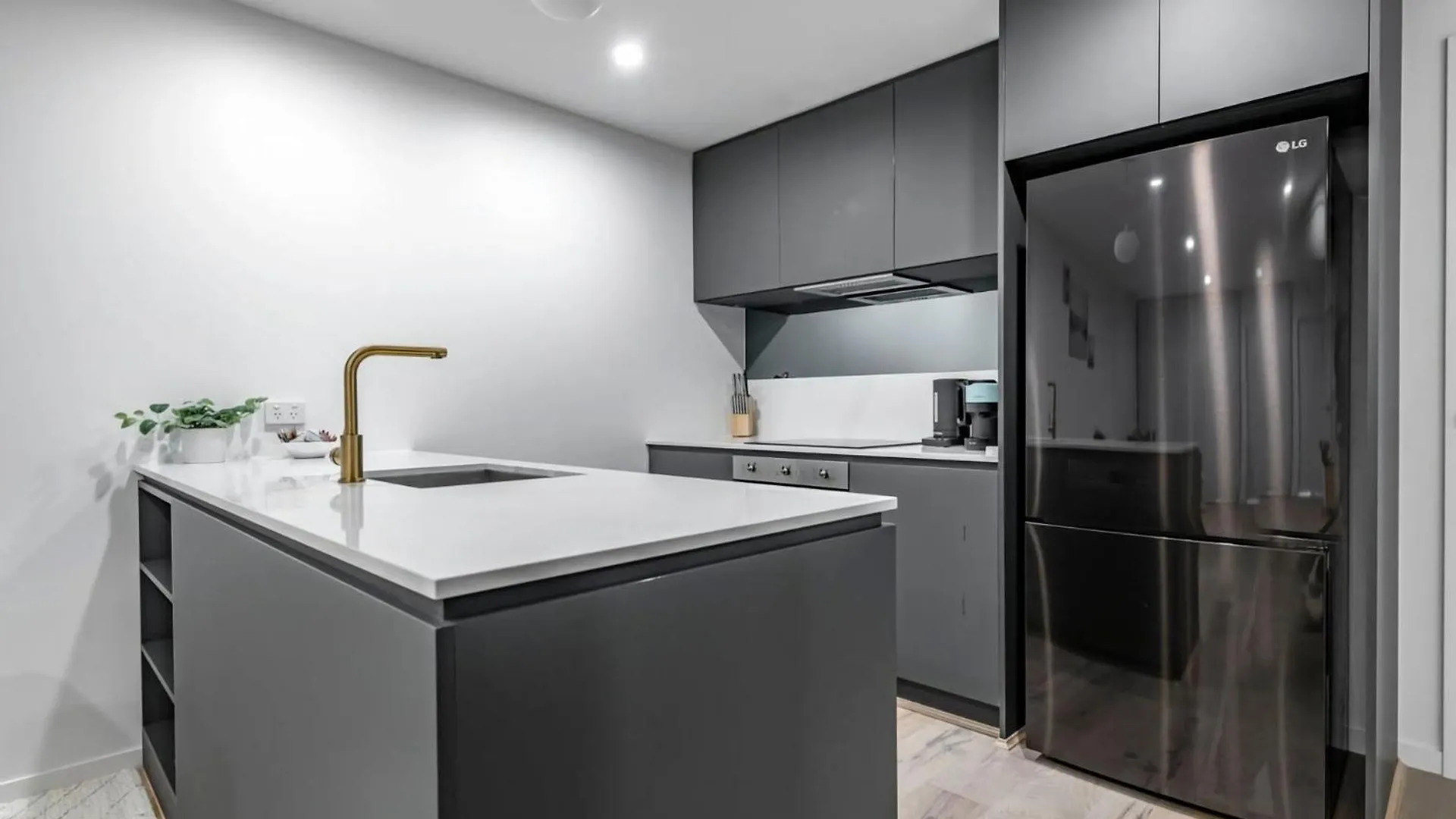 Apartment Delight In The Heart Of Canberra Australia